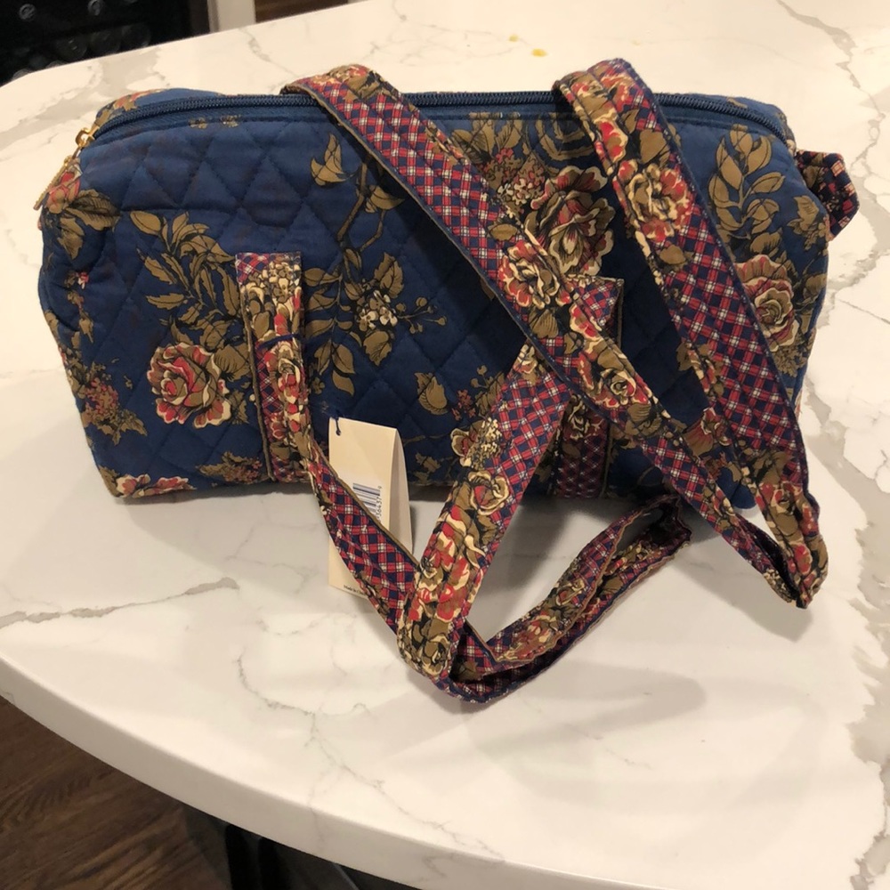 Handsome quoted purse